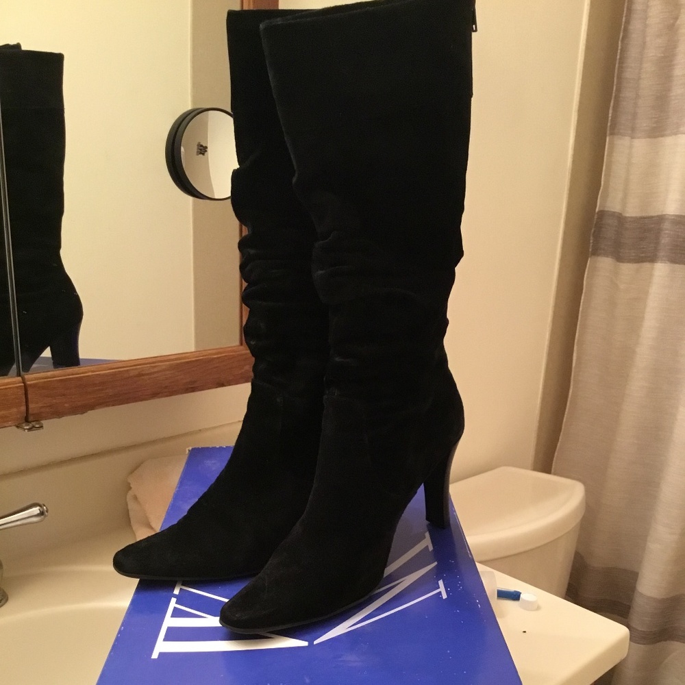 White Mountain Suede Boots